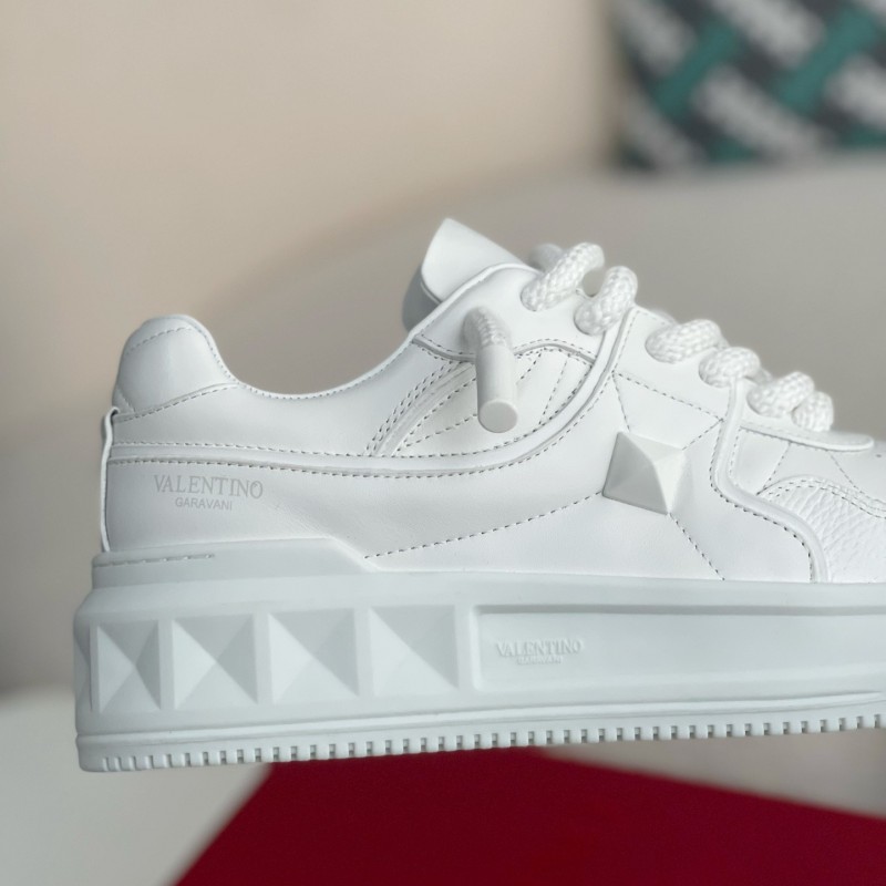 va*t*no one stud sneakers