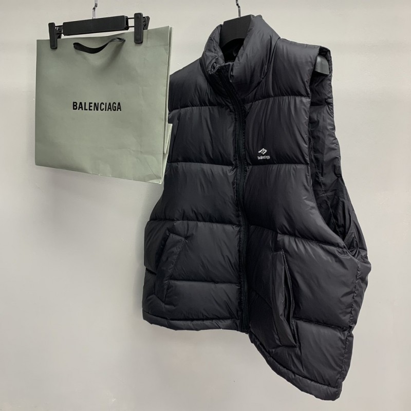Ba*len*cia*ga reflective down vest