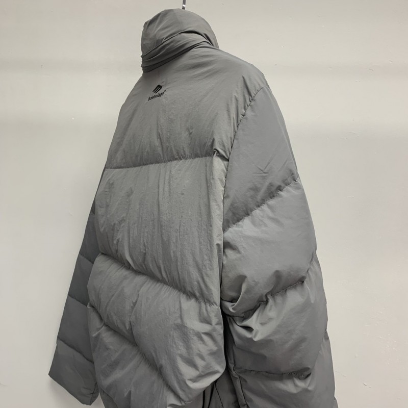 Ba*len*cia*ga embroidered down jacket