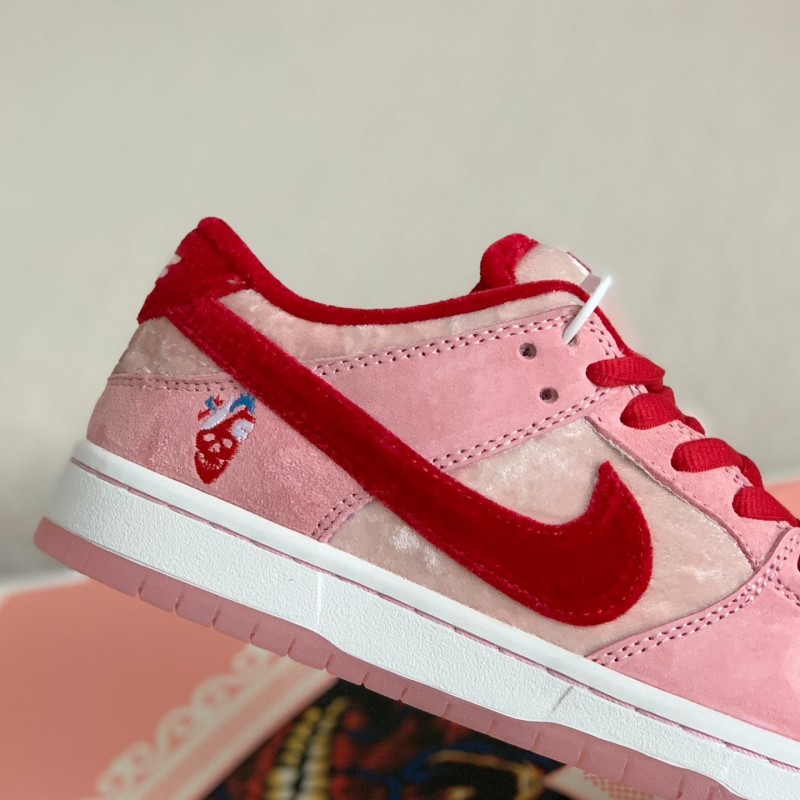 NIKE x SB Dunk Low Sneakers