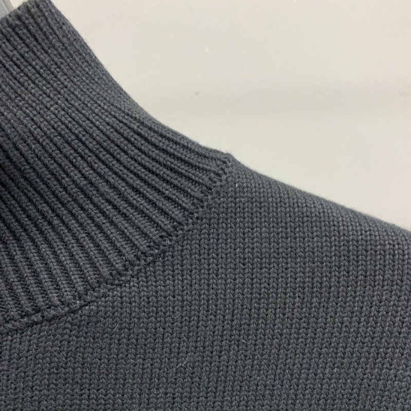 Ba*len*cia*ga Bitcoin turtleneck sweater