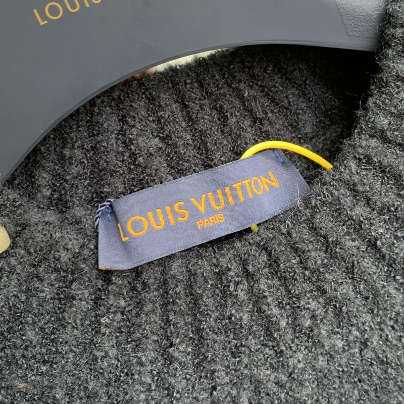 L0*is V*t0n Clothes