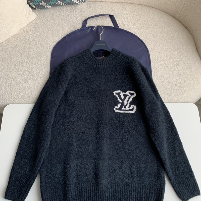 L0*is V*t0n Clothes