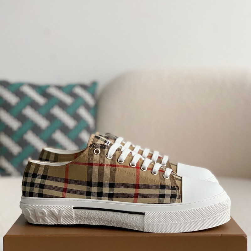 B**rry Low cut casual sports shoes