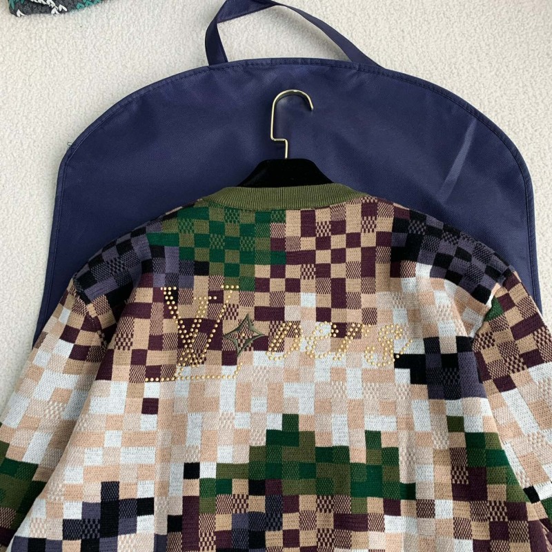 L0*is V*t0n Clothes