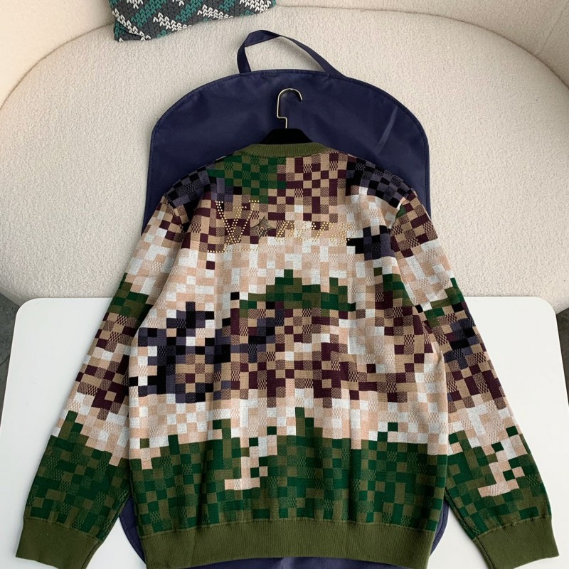 L0*is V*t0n Clothes