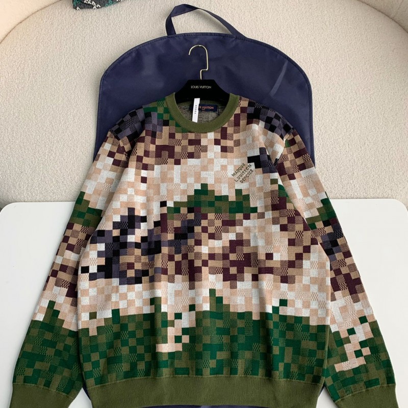 L0*is V*t0n Clothes