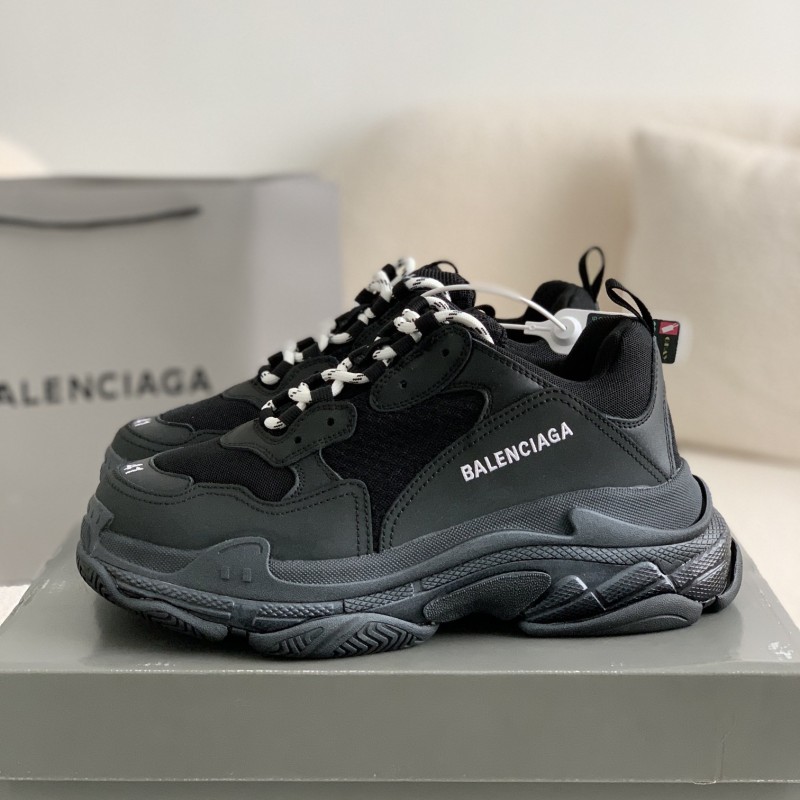 Ba*len*cia*ga TRIPLE S ALLOVER LOGO Sneakers