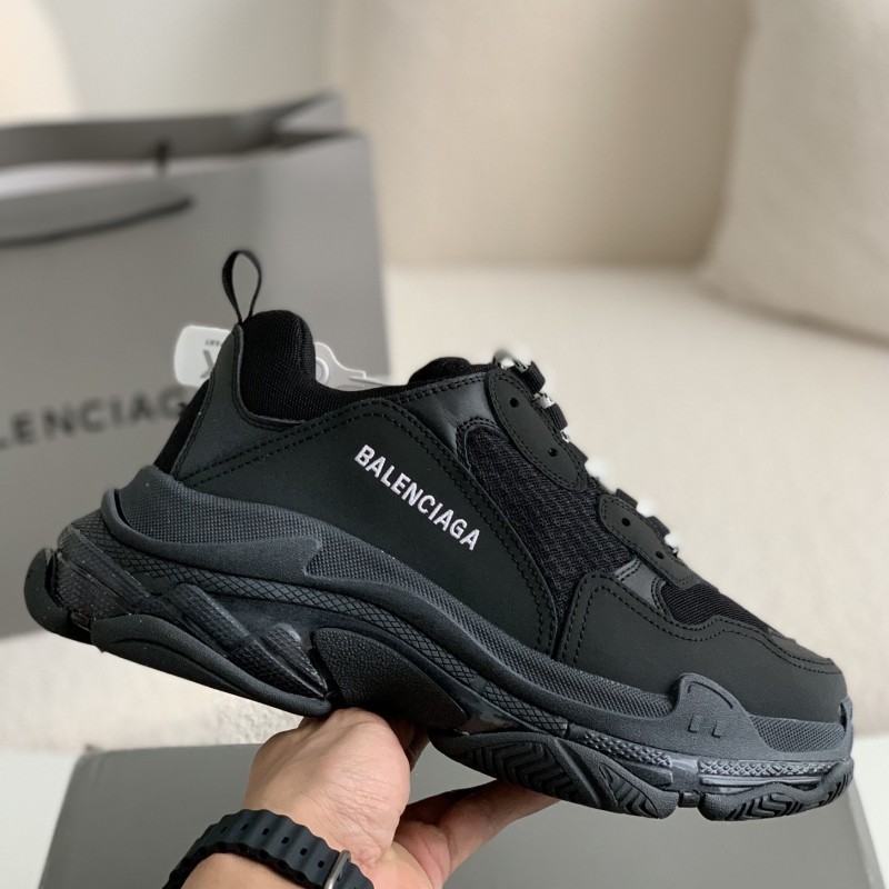 Ba*len*cia*ga TRIPLE S ALLOVER LOGO Sneakers