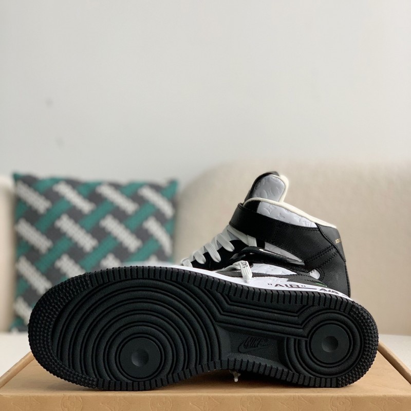 L0*is V*t0n   SNEAKERS