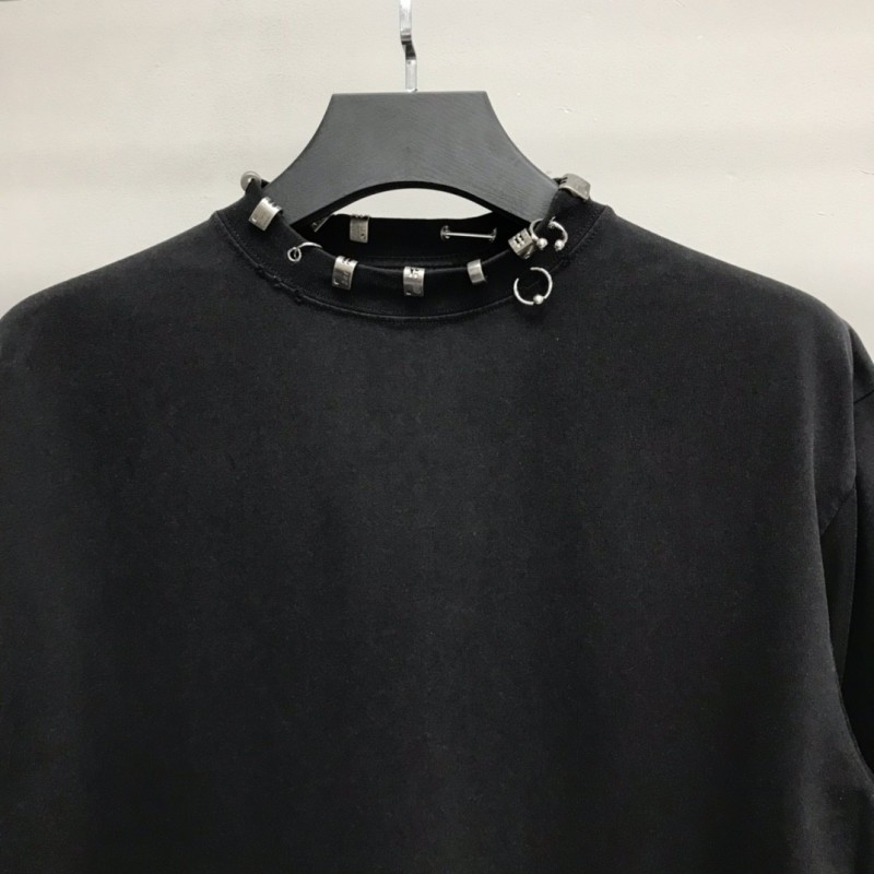 Ba*len*cia*ga neckline hardware perforated T-shirt