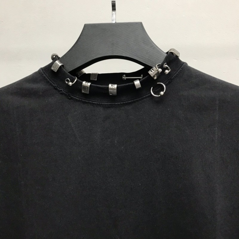 Ba*len*cia*ga neckline hardware perforated T-shirt
