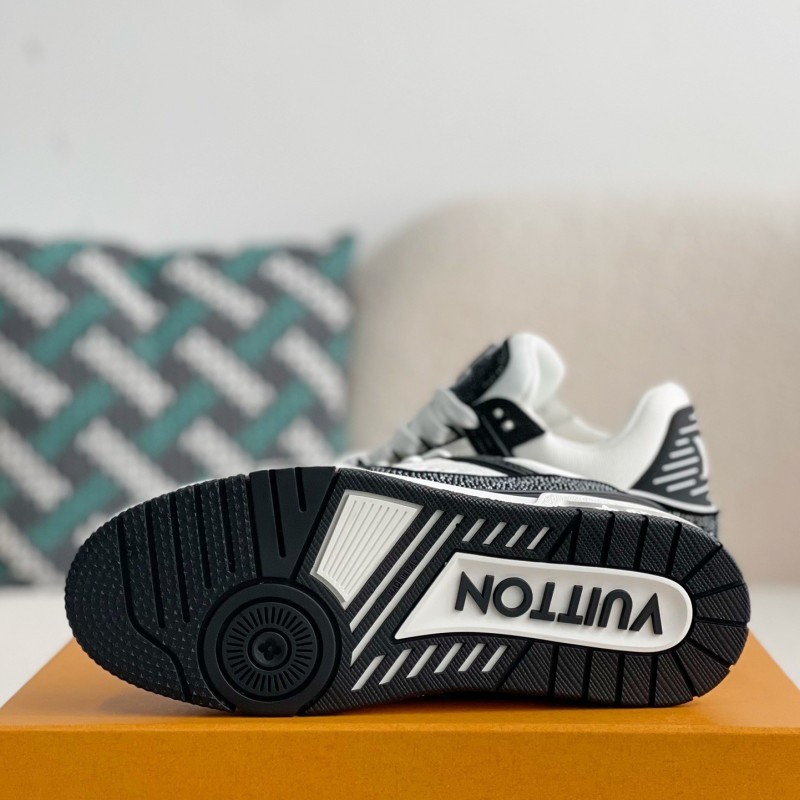 L0*is V*t0n Trainers Sneakers