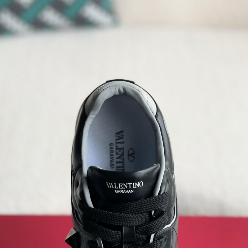 va*t*no One Stud Sneakers