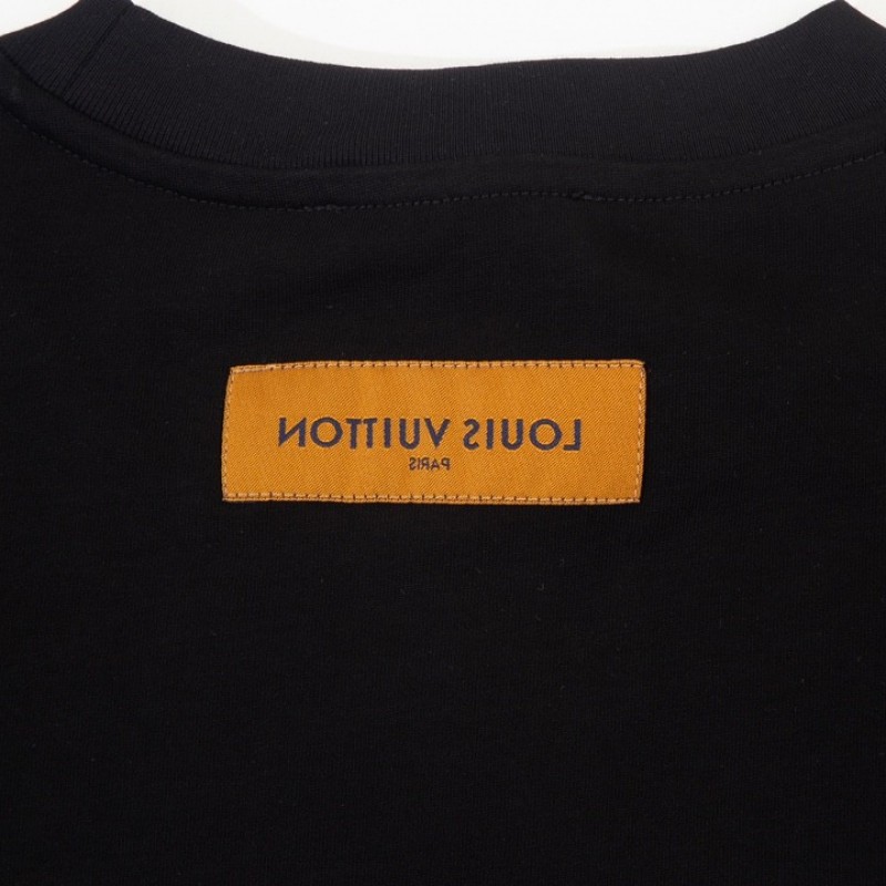 L0*is V*t0n 230,000 new T-shirts for spring and summer