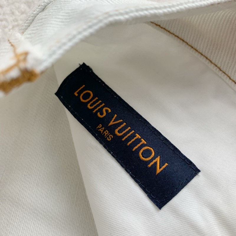 L0*is V*t0n  Costumes