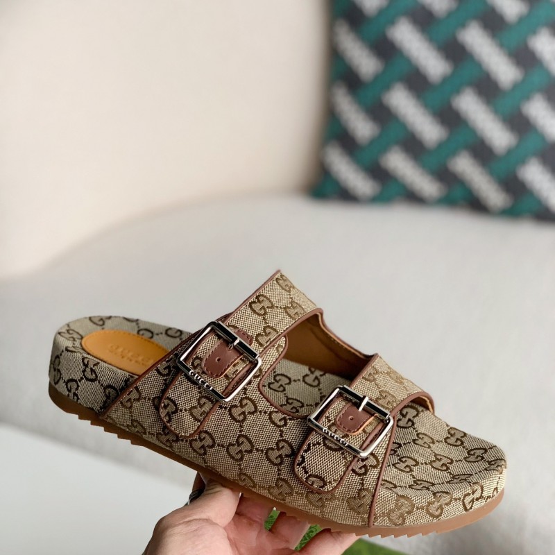 G*u*i sandals