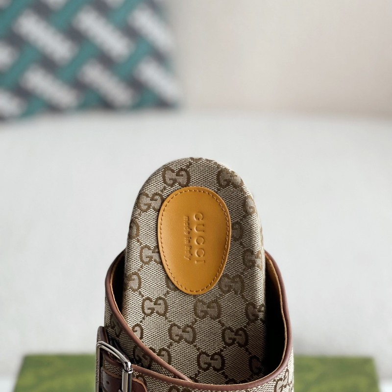 G*u*i sandals