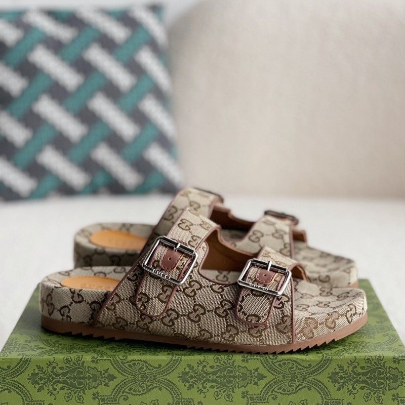 G*u*i sandals
