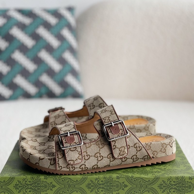 G*u*i sandals