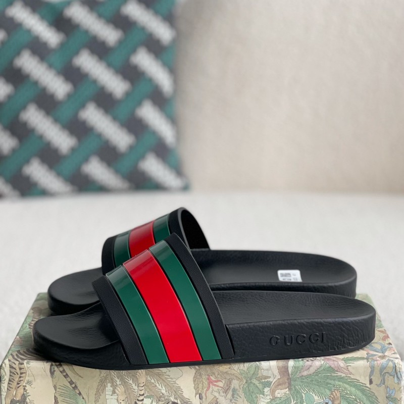 G*u*i slippers