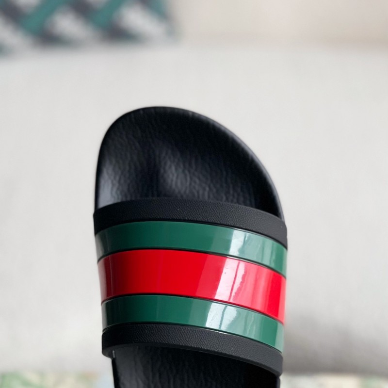 G*u*i slippers
