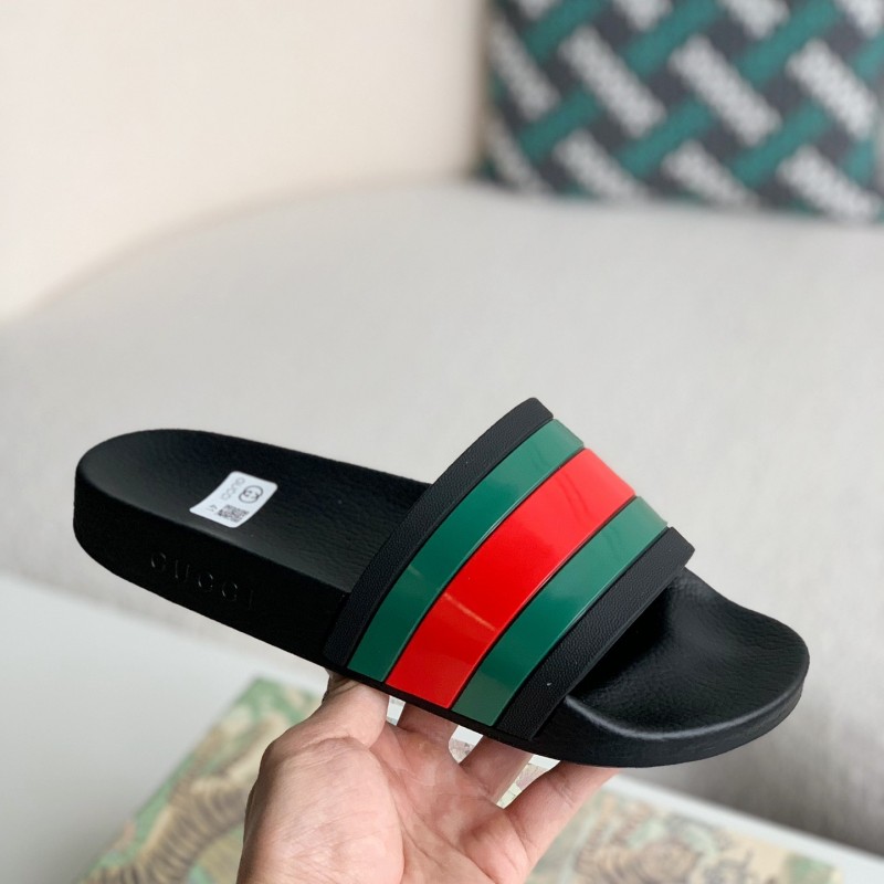 G*u*i slippers