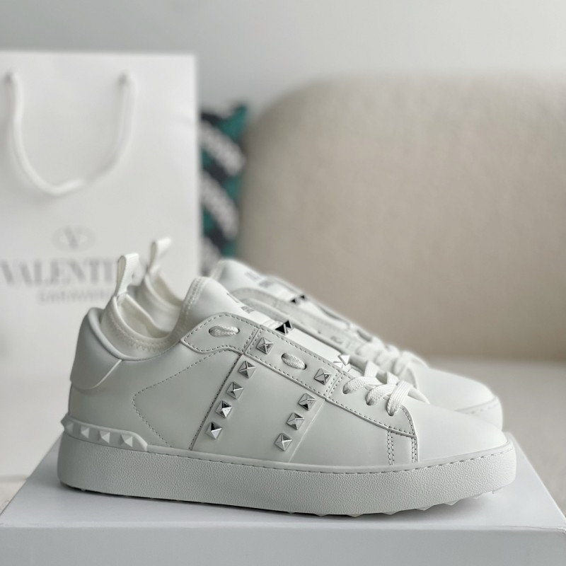va*t*no One Stud Sneakers