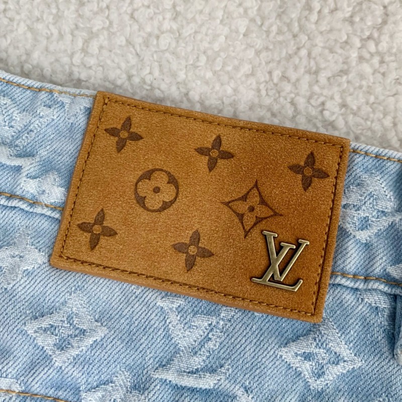 L0*is V*t0n  Costumes