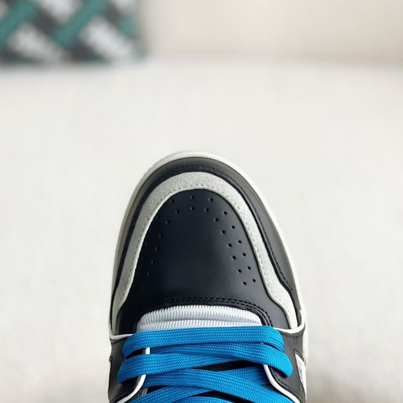 L0*is V*t0n TRAINER SNEAKERS