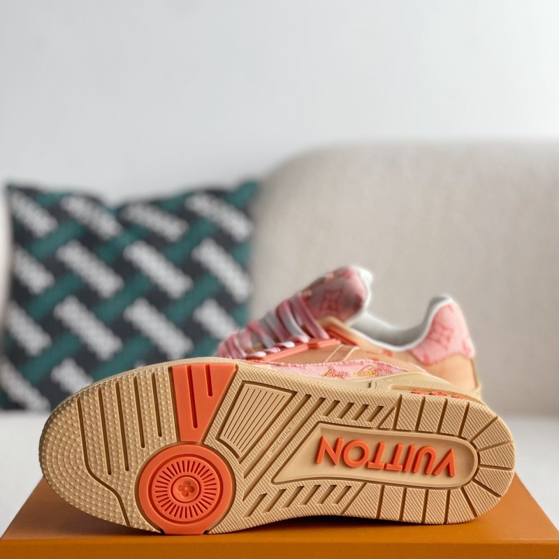 L0*is V*t0n TRAINER SNEAKERS