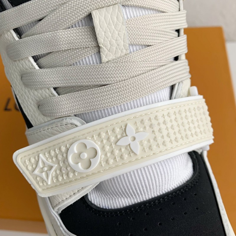 L0*is V*t0n SNEAKERS