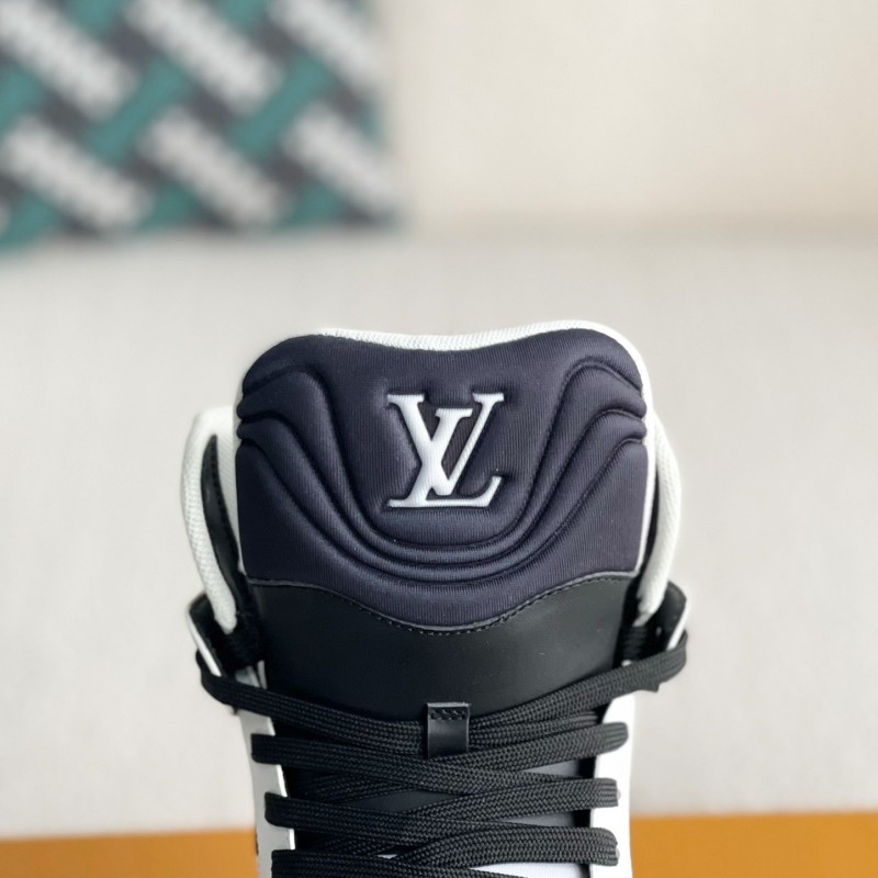 L0*is V*t0n TRAINER SNEAKERS