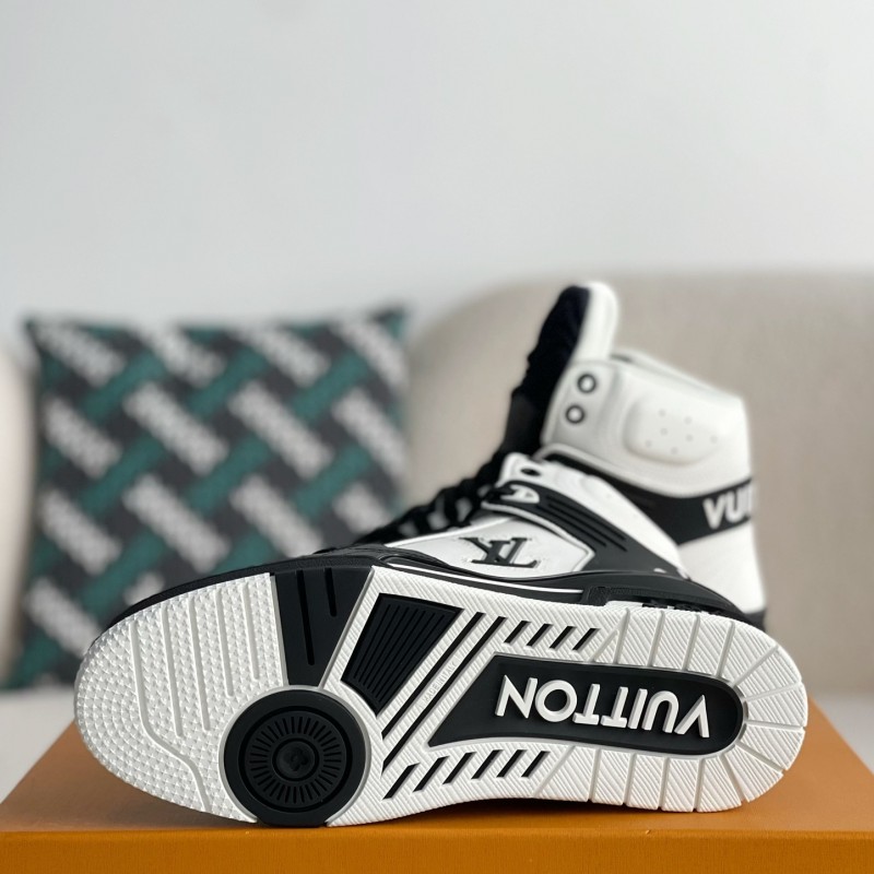L0*is V*t0n TRAINER SNEAKERS
