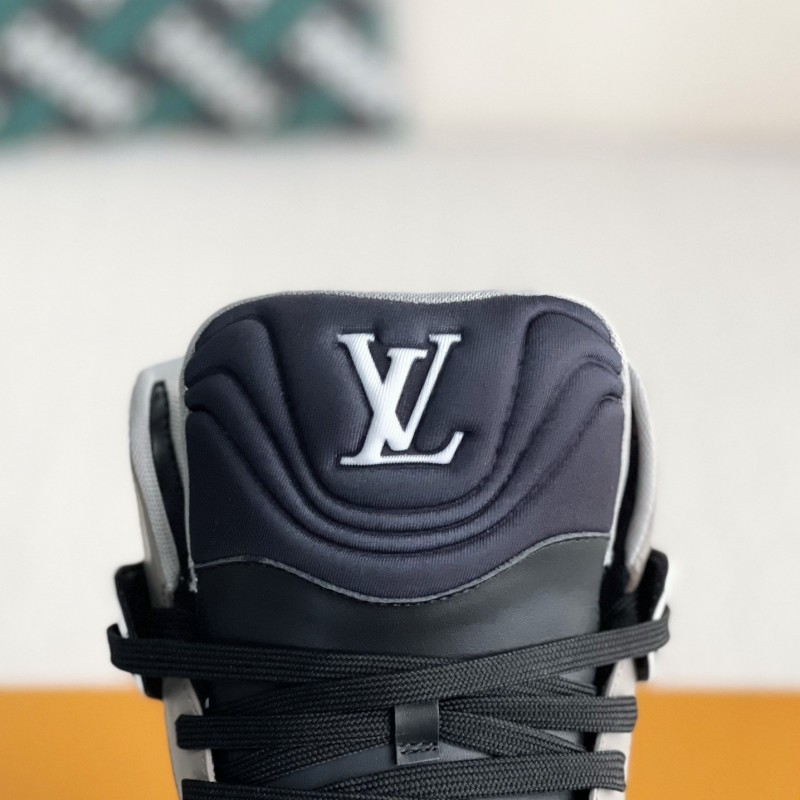 L0*is V*t0n TRAINER SNEAKERS