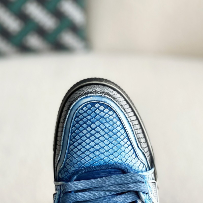 L0*is V*t0n TRAINER SNEAKERS