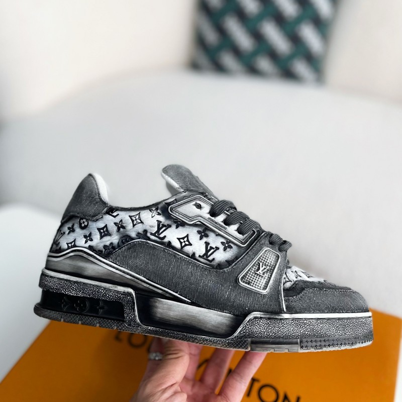 L0*is V*t0n TRAINER SNEAKERS