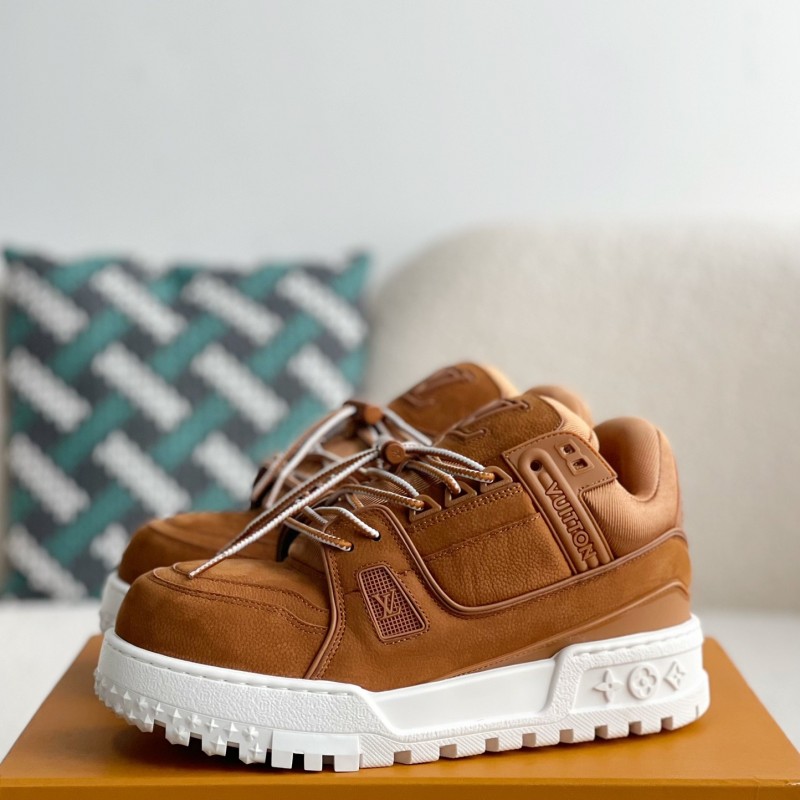L0*is V*t0n TRAINER SNEAKERS